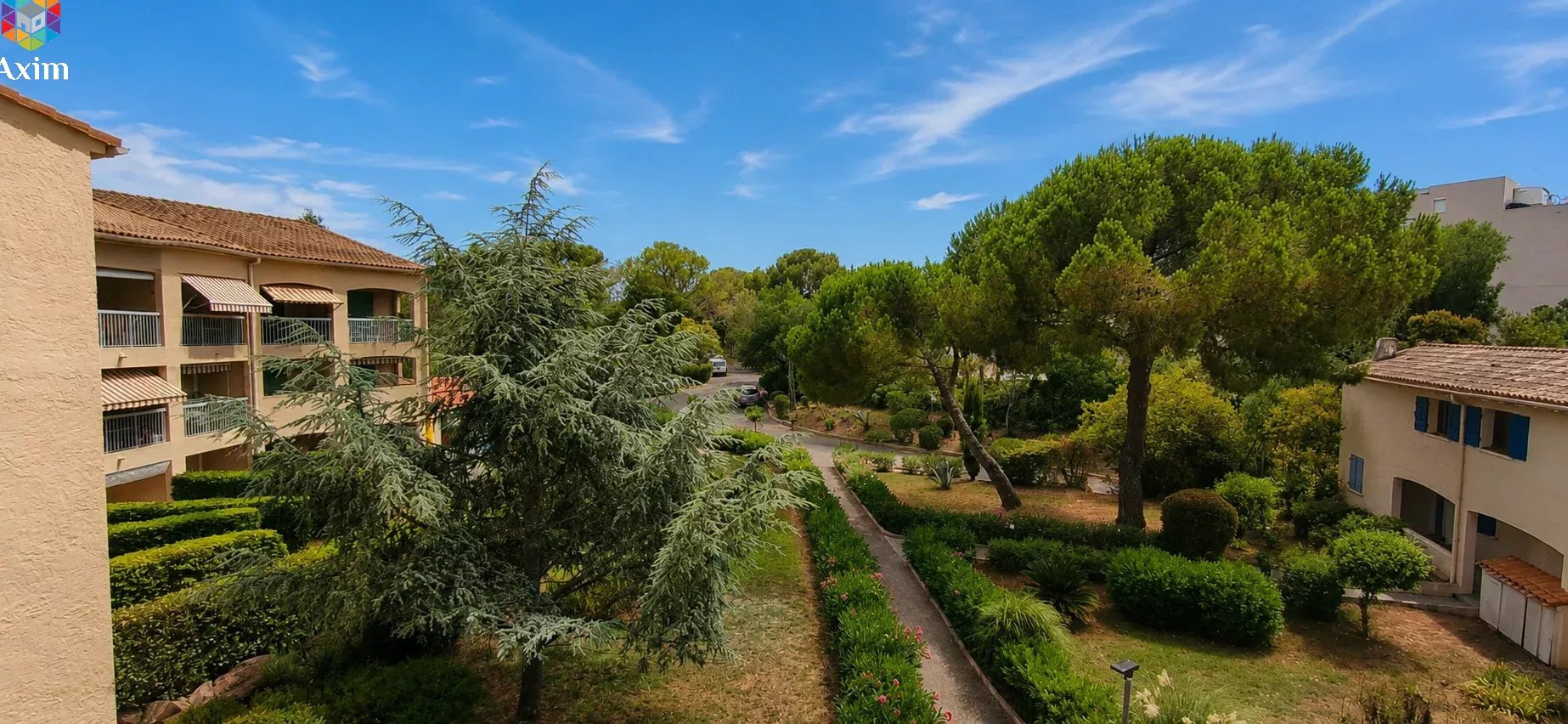 SAINT-RAPHAËL APPARTEMENT AVEC TERRASSE COUVERTE VUE SUR